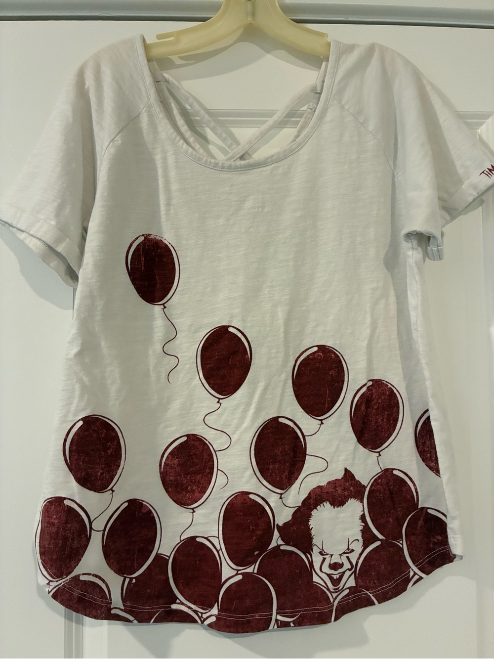 It chapter 2 White Short Sleeve Top with Burgundy Balloon Graphic med